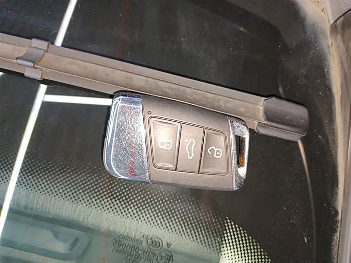 Фото 9 - Volkswagen Passat Hybrid