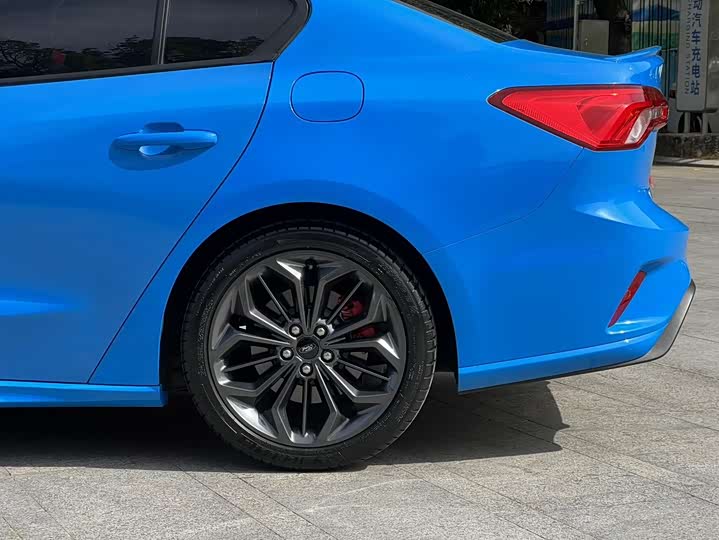 Фото 7 - Ford Focus