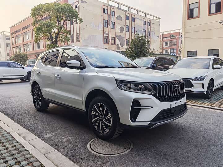 Фото 2 - Geely Vision X6