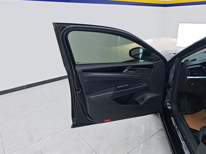 Фото 7 - Volkswagen Passat