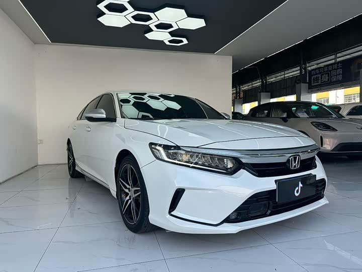 Фото 3 - Honda Inspire