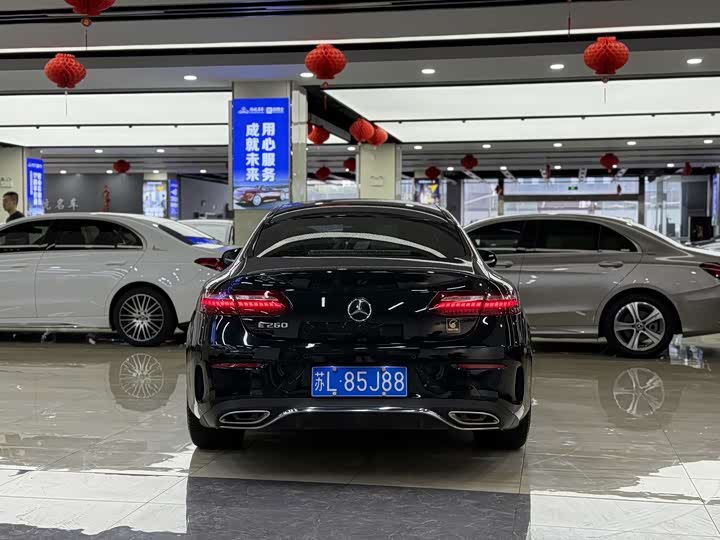 Фото 5 - Mercedes-Benz E-Class