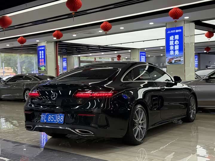 Фото 6 - Mercedes-Benz E-Class