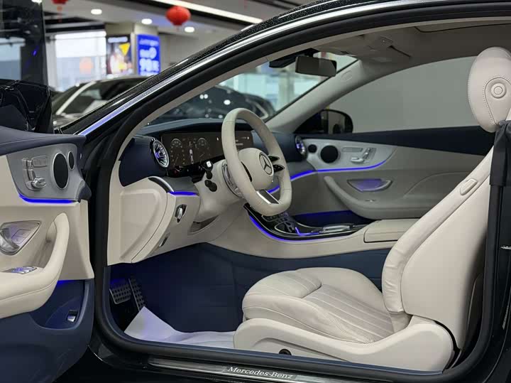 Фото 8 - Mercedes-Benz E-Class