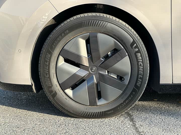 Фото 8 - LiXiang Mega