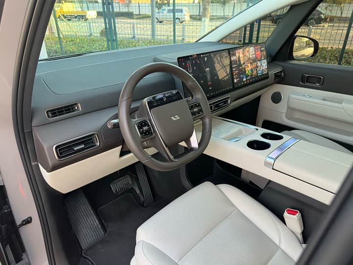 Фото 9 - LiXiang Mega