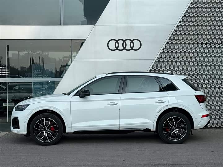 Фото 3 - Audi Q5L