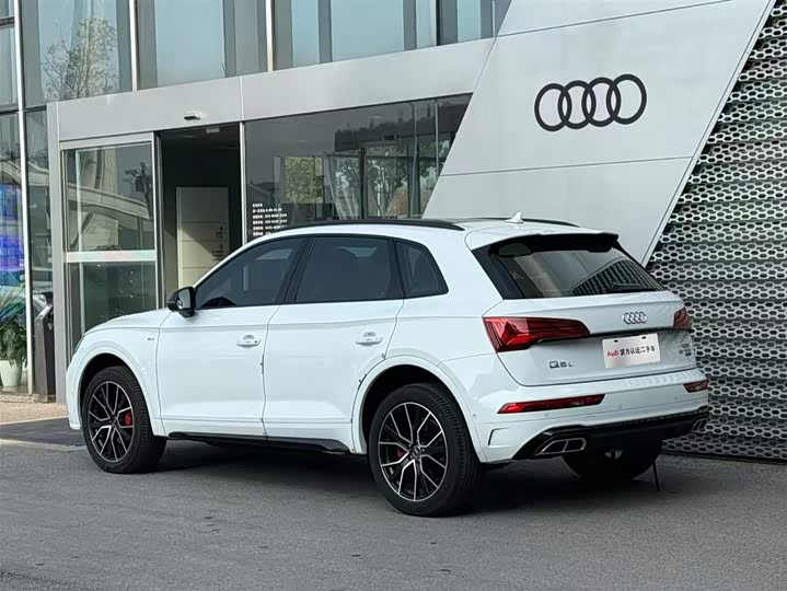 Фото 4 - Audi Q5L