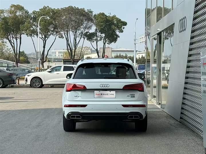 Фото 5 - Audi Q5L