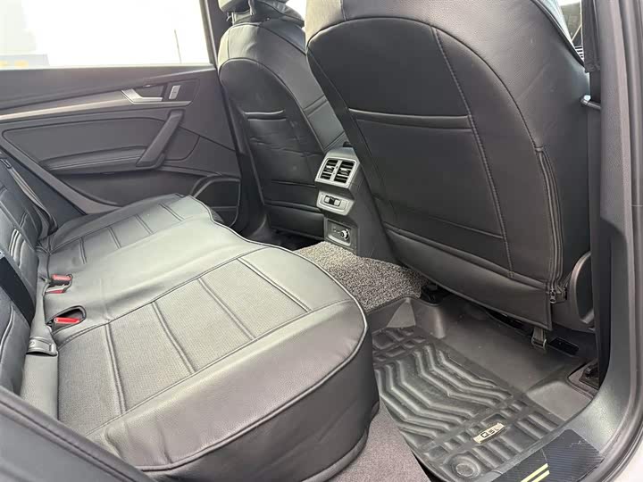 Фото 6 - Audi Q5L