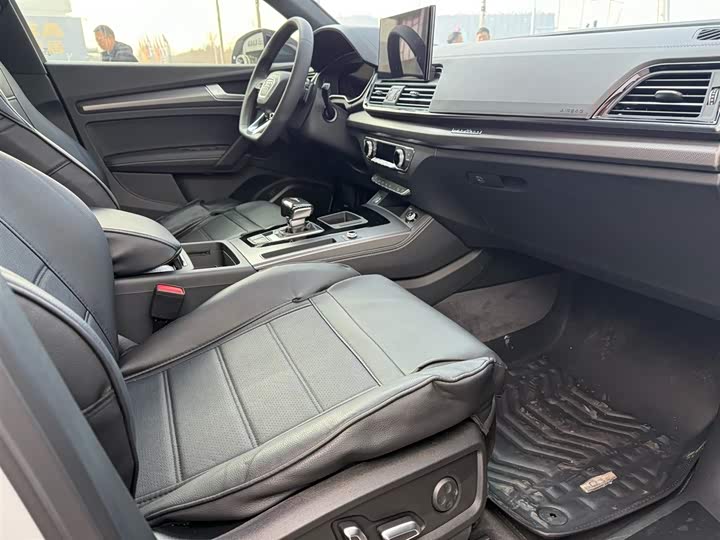 Фото 8 - Audi Q5L