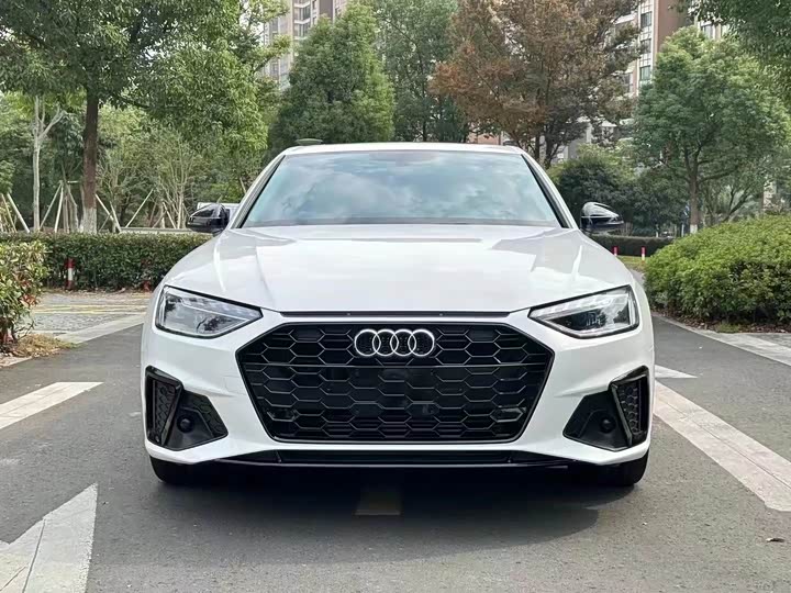 Фото 2 - Audi A4L