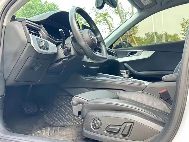 Фото 4 - Audi A4L