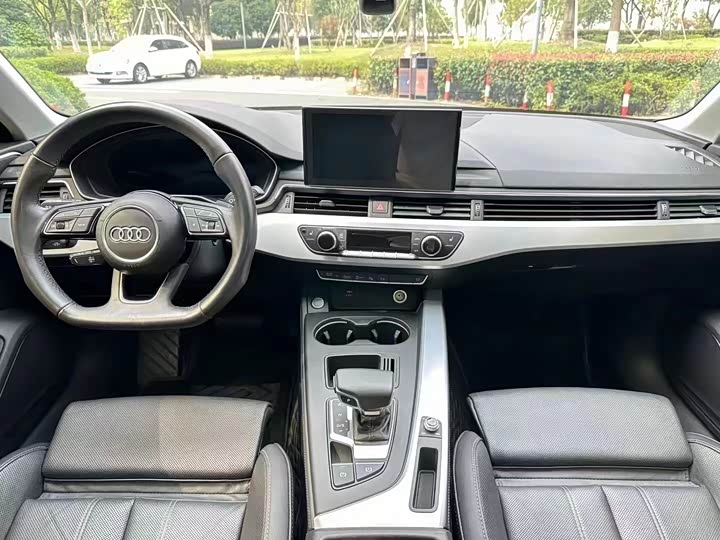 Фото 5 - Audi A4L