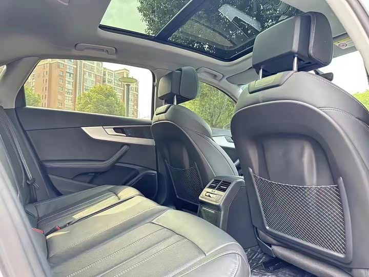 Фото 6 - Audi A4L