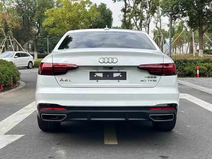 Фото 8 - Audi A4L