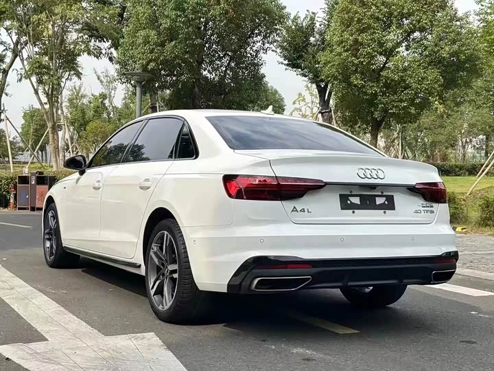 Фото 9 - Audi A4L