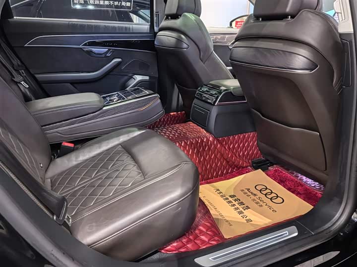 Фото 5 - Audi A8