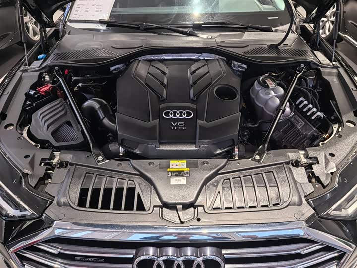 Фото 9 - Audi A8