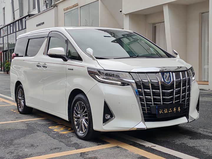 Фото 3 - Toyota Alphard