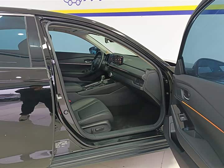 Фото 8 - Honda Accord