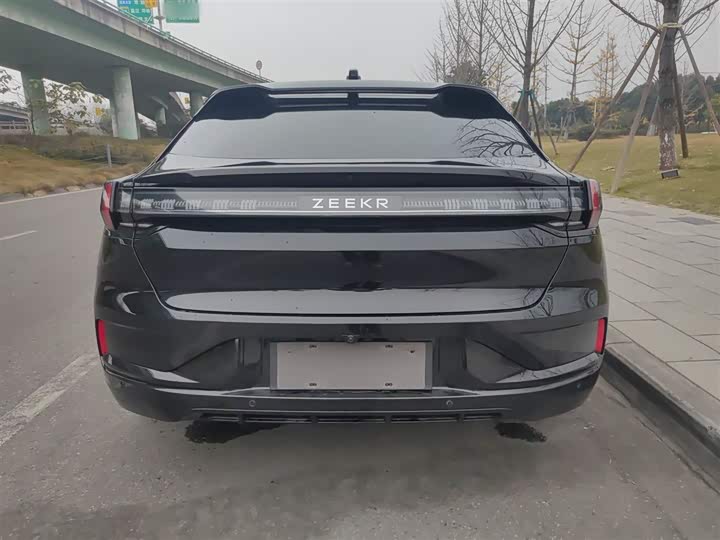 Фото 6 - Zeekr 001