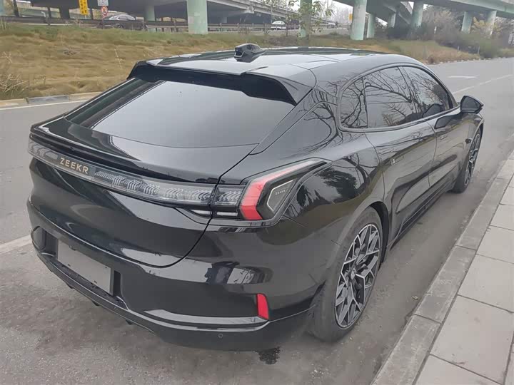 Фото 7 - Zeekr 001
