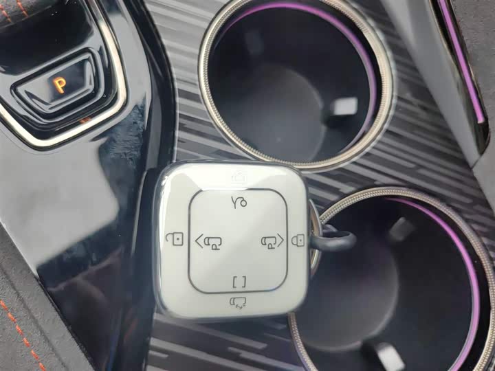 Фото 9 - Zeekr 001