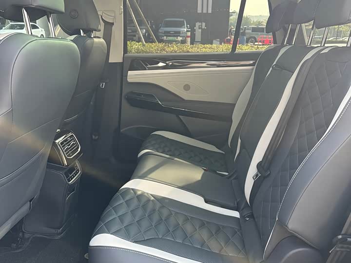 Фото 9 - Volkswagen ID.6 Crozz