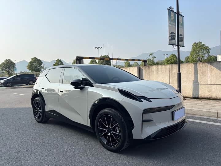 Фото 3 - Zeekr X