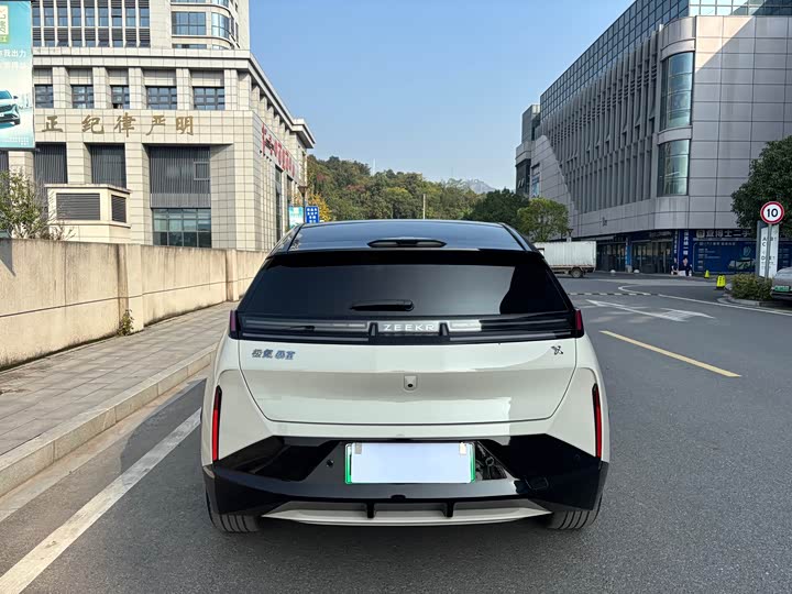 Фото 5 - Zeekr X