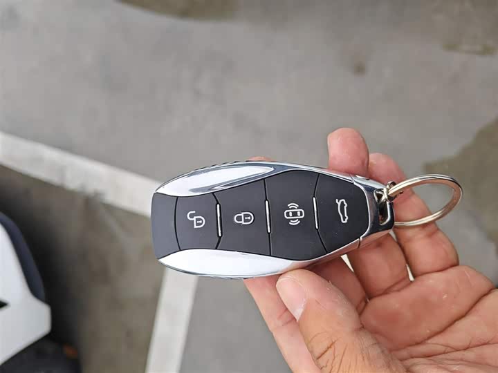 Фото 9 - Hongqi EH7