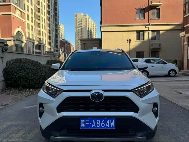 Фото 2 - Toyota RAV4