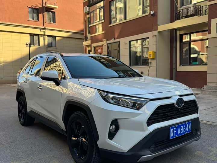 Фото 3 - Toyota RAV4