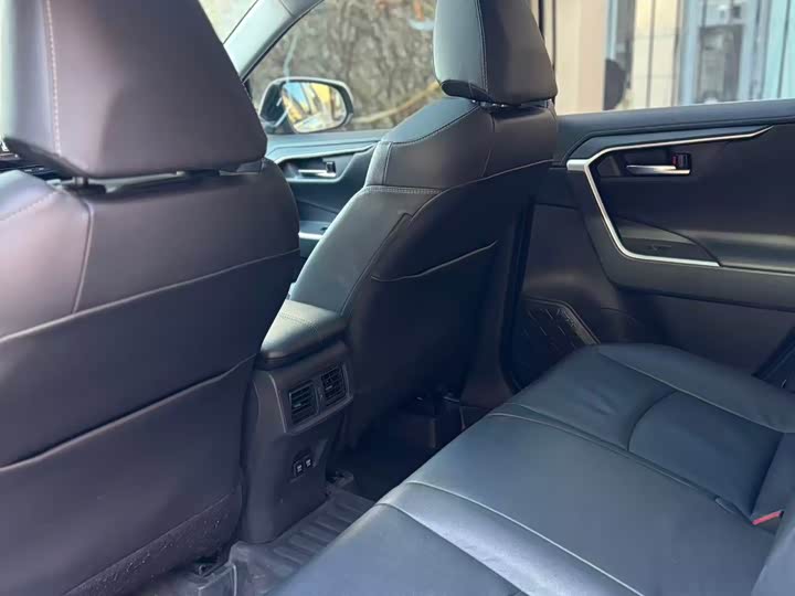 Фото 5 - Toyota RAV4