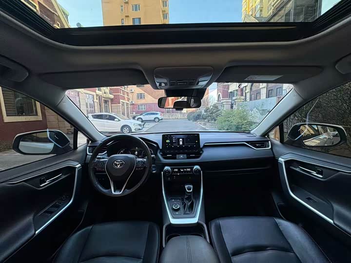 Фото 6 - Toyota RAV4