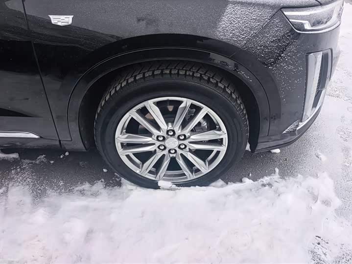 Фото 6 - Cadillac XT6