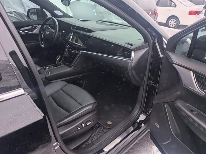 Фото 8 - Cadillac XT6