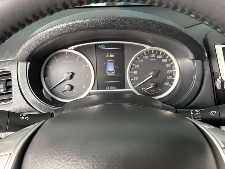 Фото 7 - Nissan Tiida