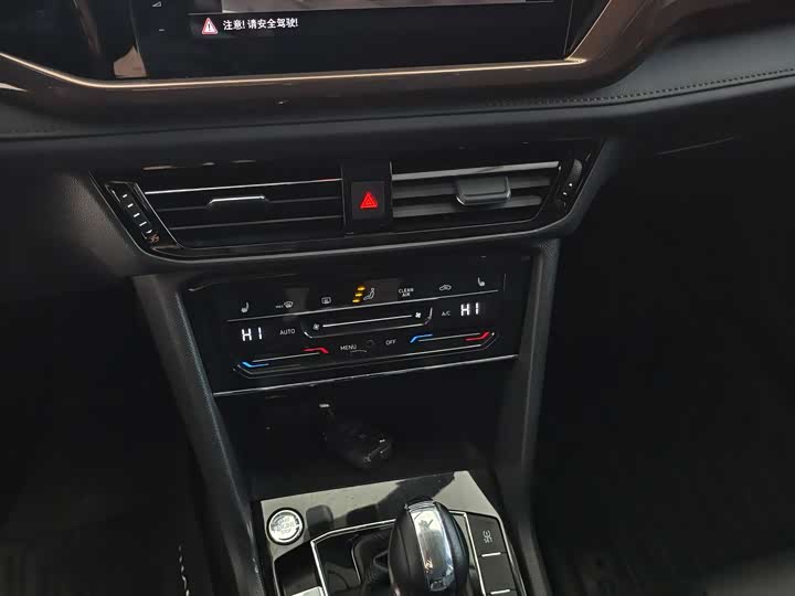 Фото 8 - Volkswagen Tharu