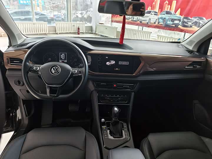 Фото 9 - Volkswagen Tharu