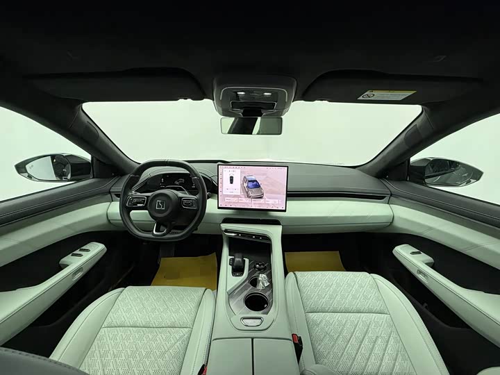 Фото 7 - Zeekr 001