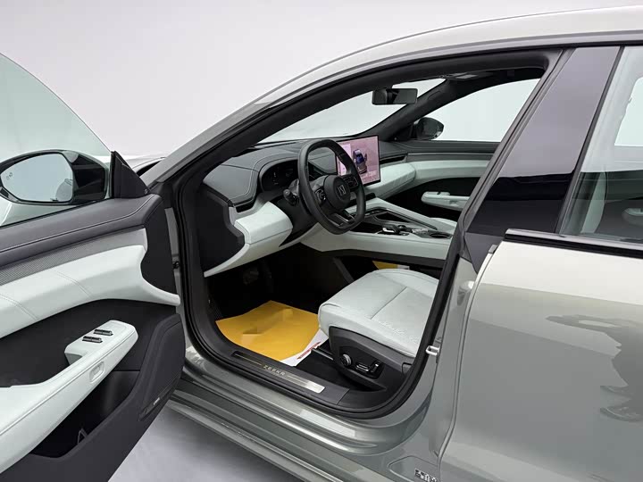 Фото 8 - Zeekr 001