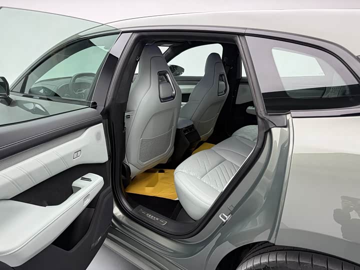 Фото 9 - Zeekr 001