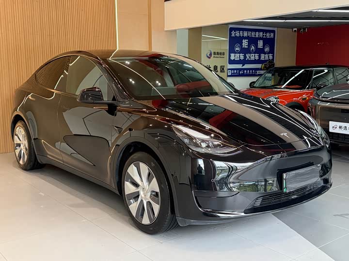 Фото 3 - Tesla Model Y