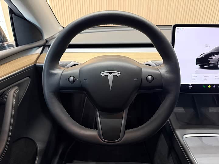 Фото 8 - Tesla Model Y