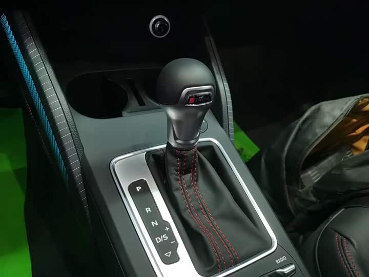 Фото 6 - Audi Q2L