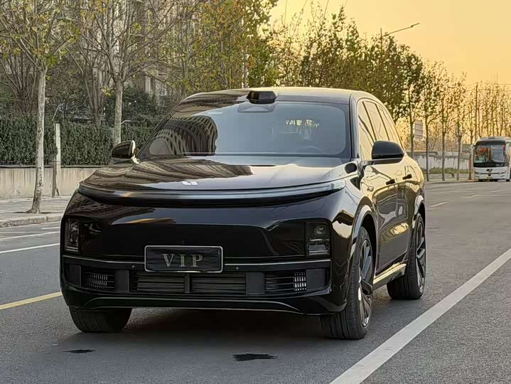 Фото 1 - LiXiang L8