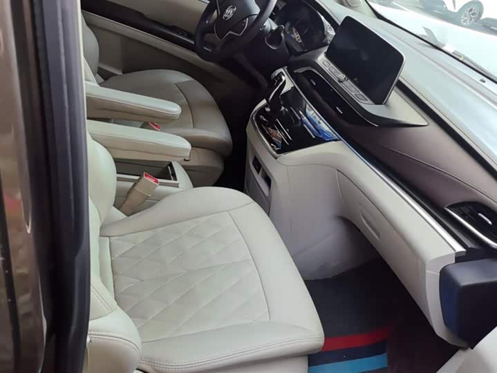 Фото 8 - Buick GL8 ES