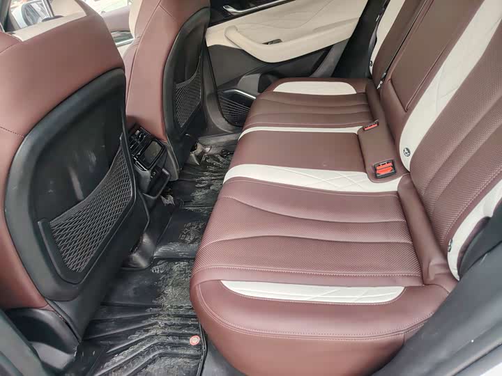 Фото 8 - Geely Monjaro